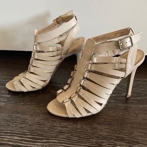 Guess WGKENNIE Taupe Heels